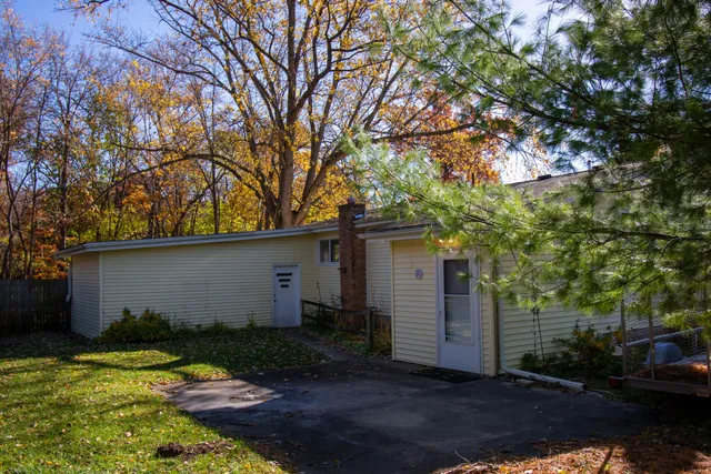 $295,000 | W3796 Lakeview Drive, Geneva, WI 53147