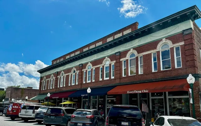 $2,150 | 602 West 2nd N Street, Summerville, SC 29483