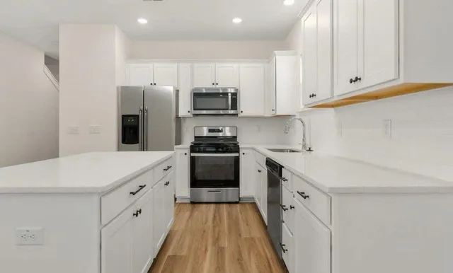 $2,150 | 602 West 2nd N Street, Summerville, SC 29483