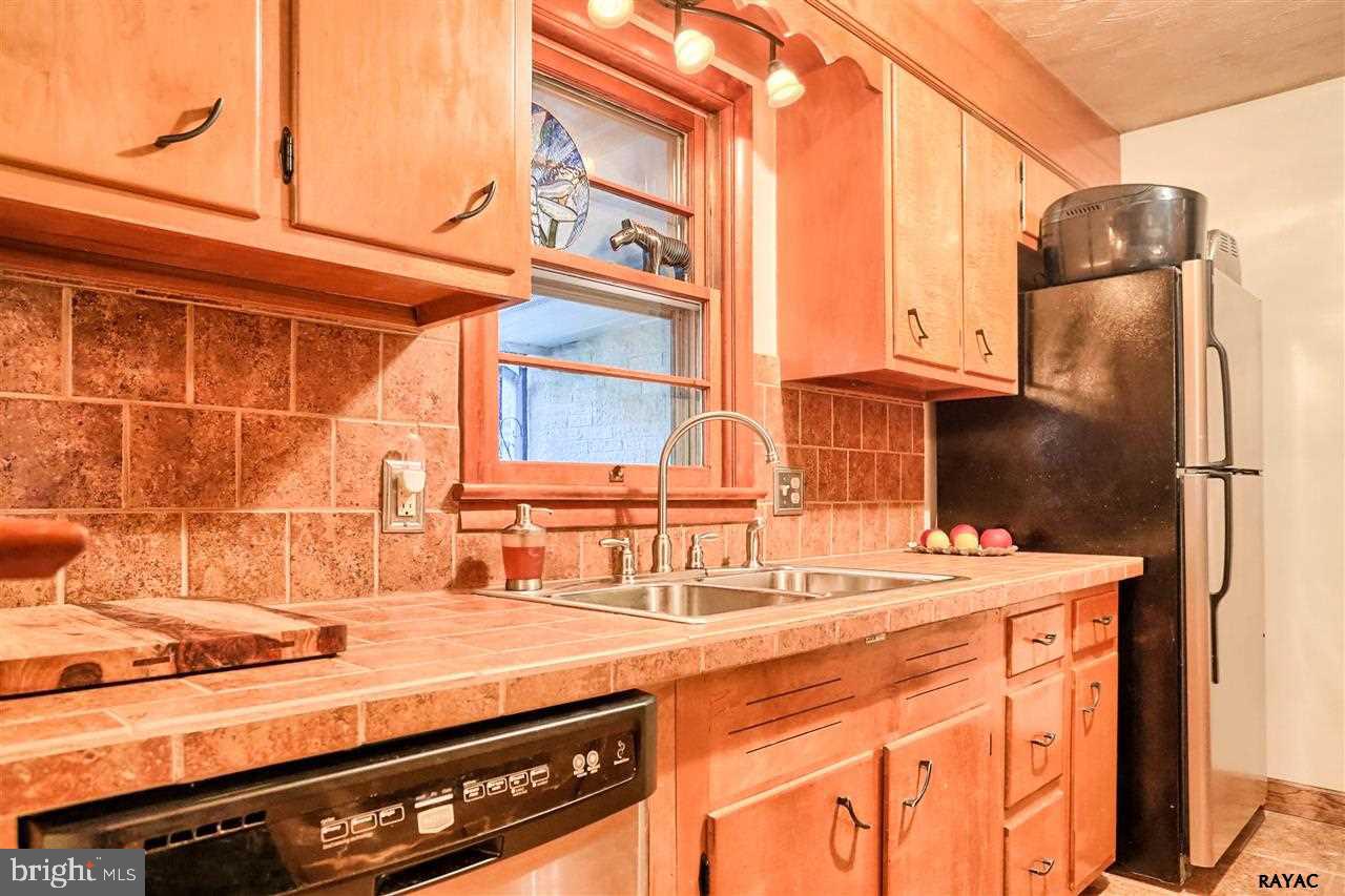 590 Hammond Road York, PA 17406 - Photo 15 of 32 Gallery Image 15