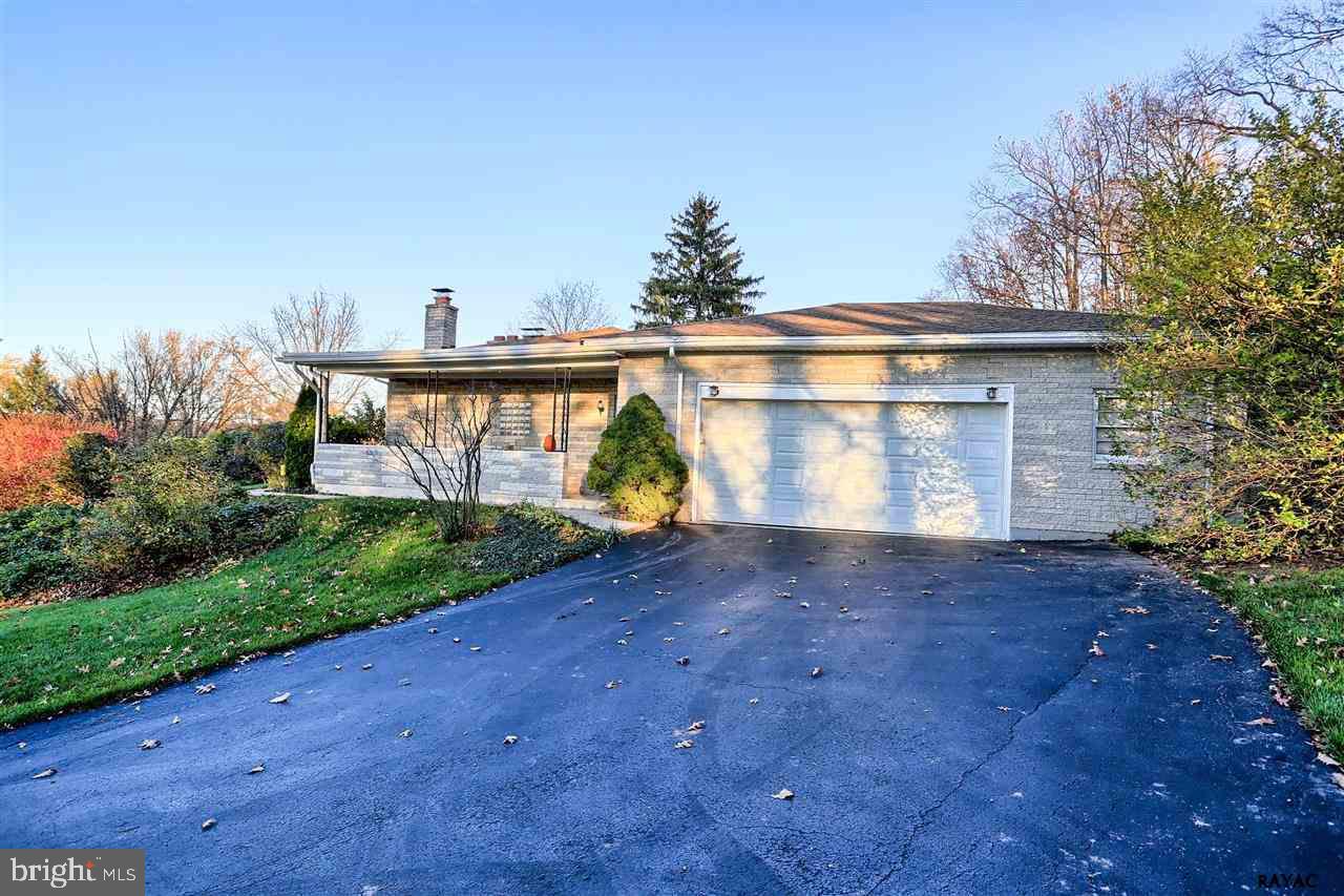 590 Hammond Road York, PA 17406 - Photo 2 of 32 Gallery Image 2