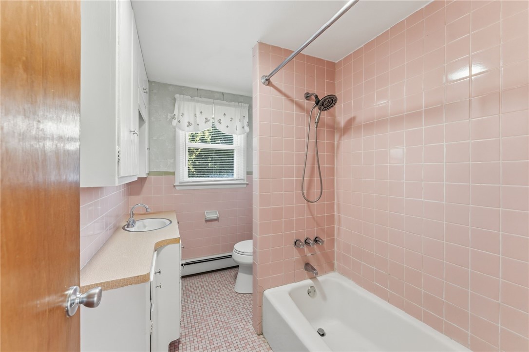 382 Beavertail Road Jamestown, RI 02835 - Photo 18 of 31 Gallery Image 18