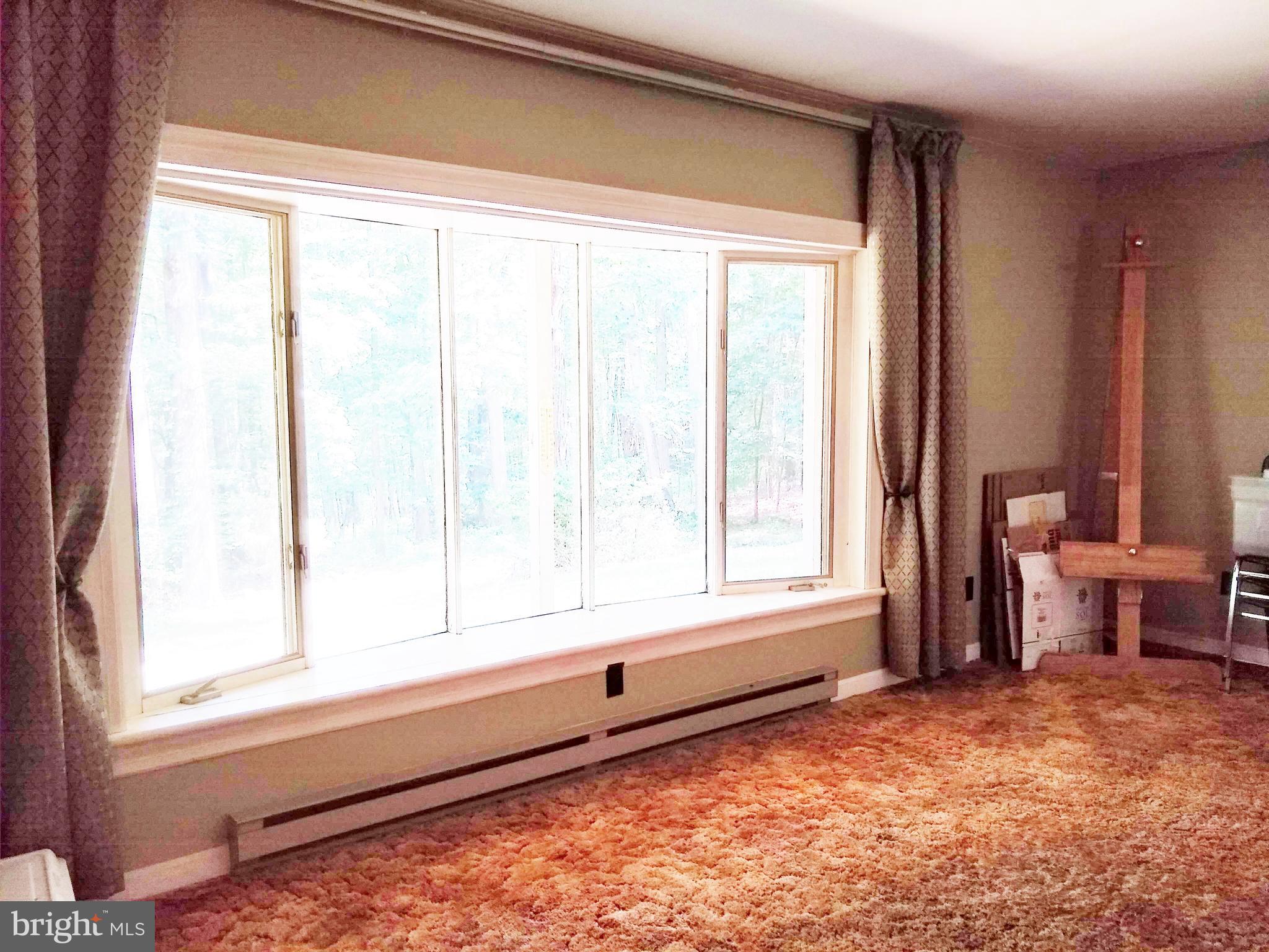 15265 Barnes Road New Windsor, MD 21776 - Photo 6 of 25 Living Room with Bay Window