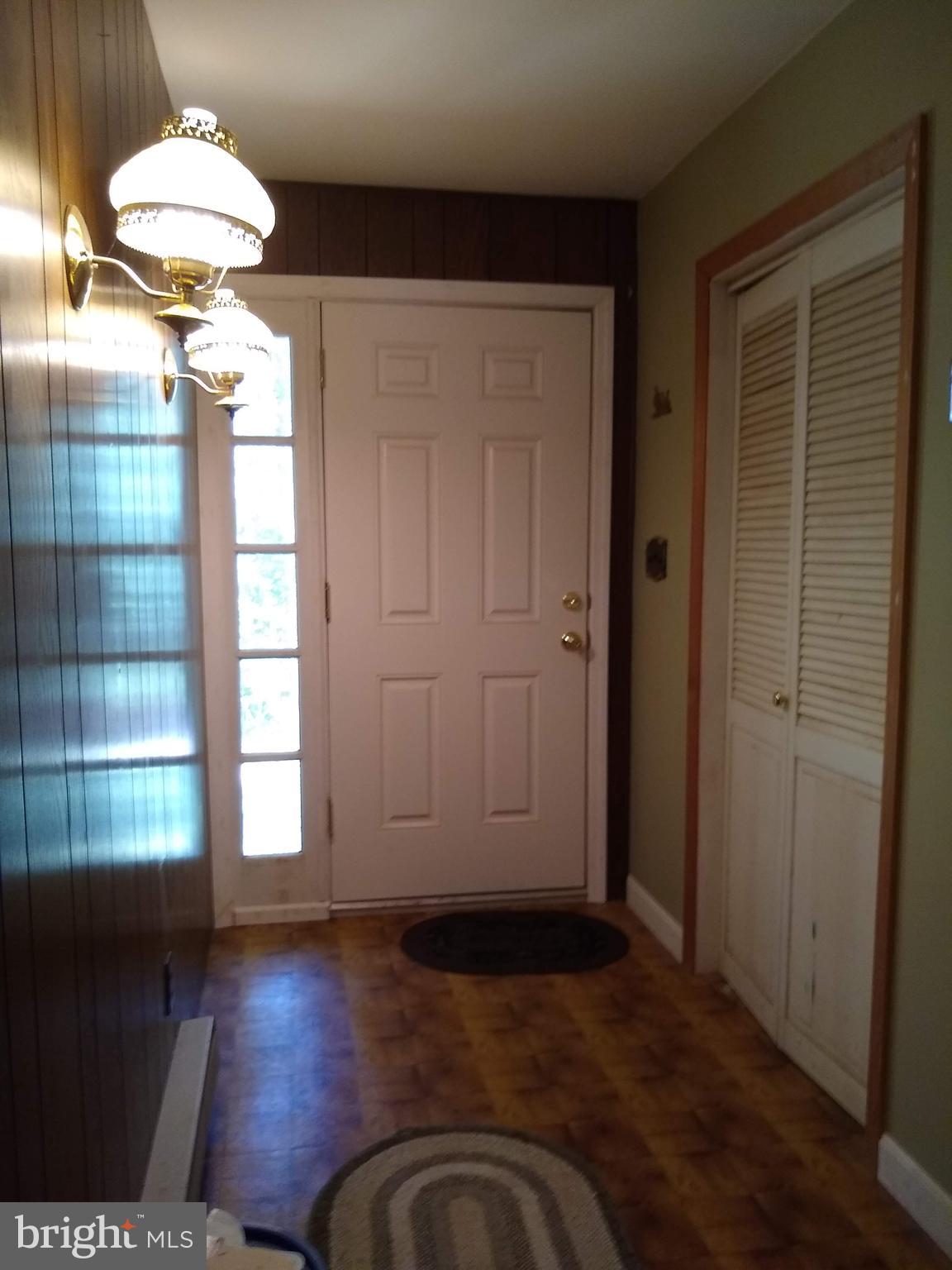 15265 Barnes Road New Windsor, MD 21776 - Photo 7 of 25 Entryway