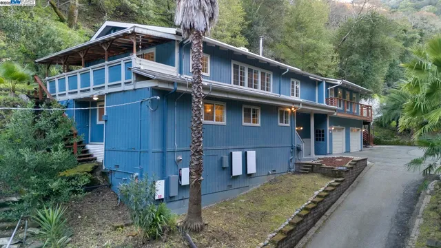 a view of small space in front of a house