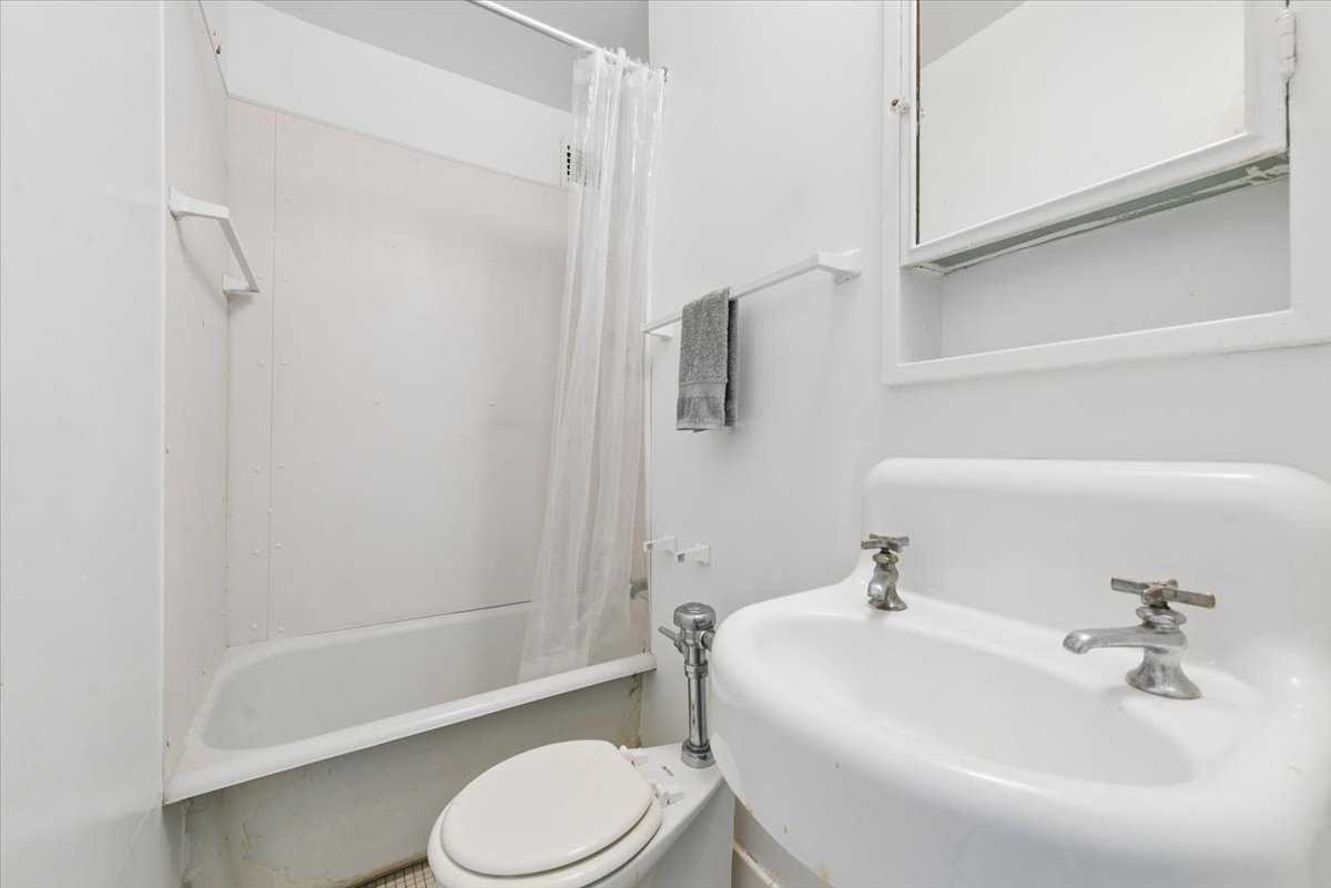 5555 North Sheridan Road, Unit 515 Chicago, IL 60640 - Photo 12 of 29