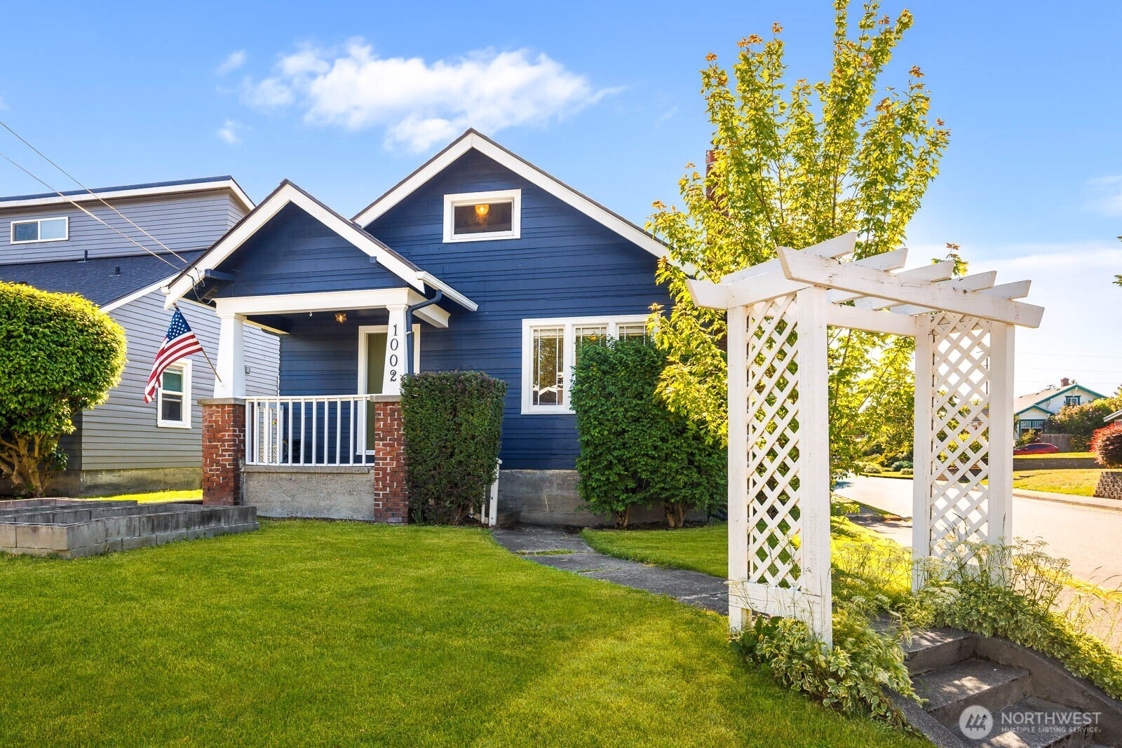 1002 South Adams Street Tacoma, WA 98405 - Photo 2 of 40 a front view of a house with garden