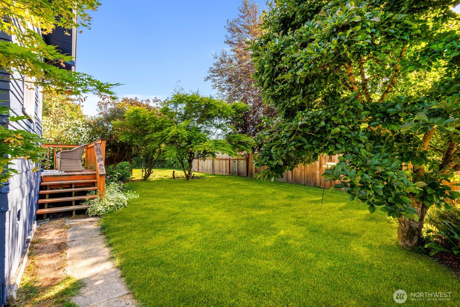1002 South Adams Street Tacoma, WA 98405 - Photo 29 of 40 a backyard of a house with lots of green space