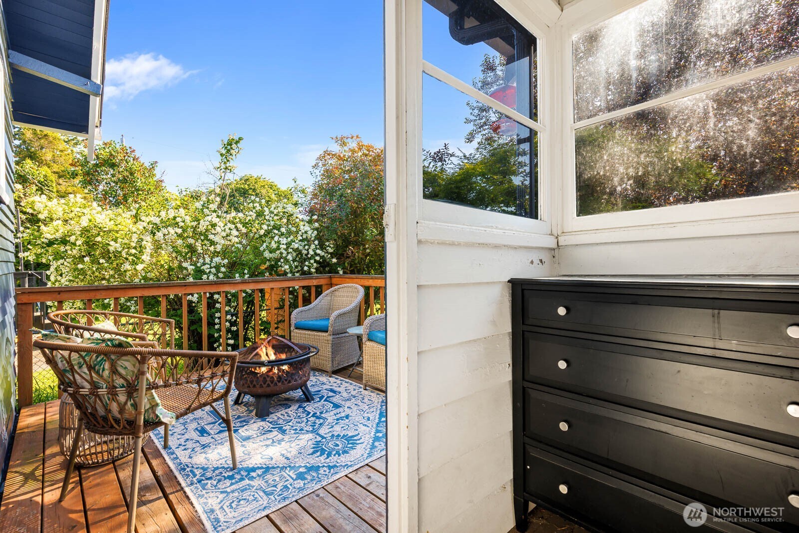 1002 South Adams Street Tacoma, WA 98405 - Photo 33 of 40 a view of balcony with furniture