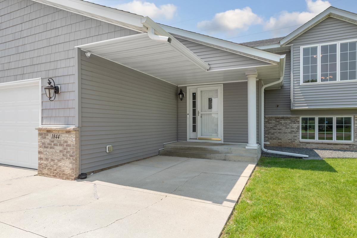 1844 Patricks Bay Faribault, MN 55021 - Photo 7 of 37