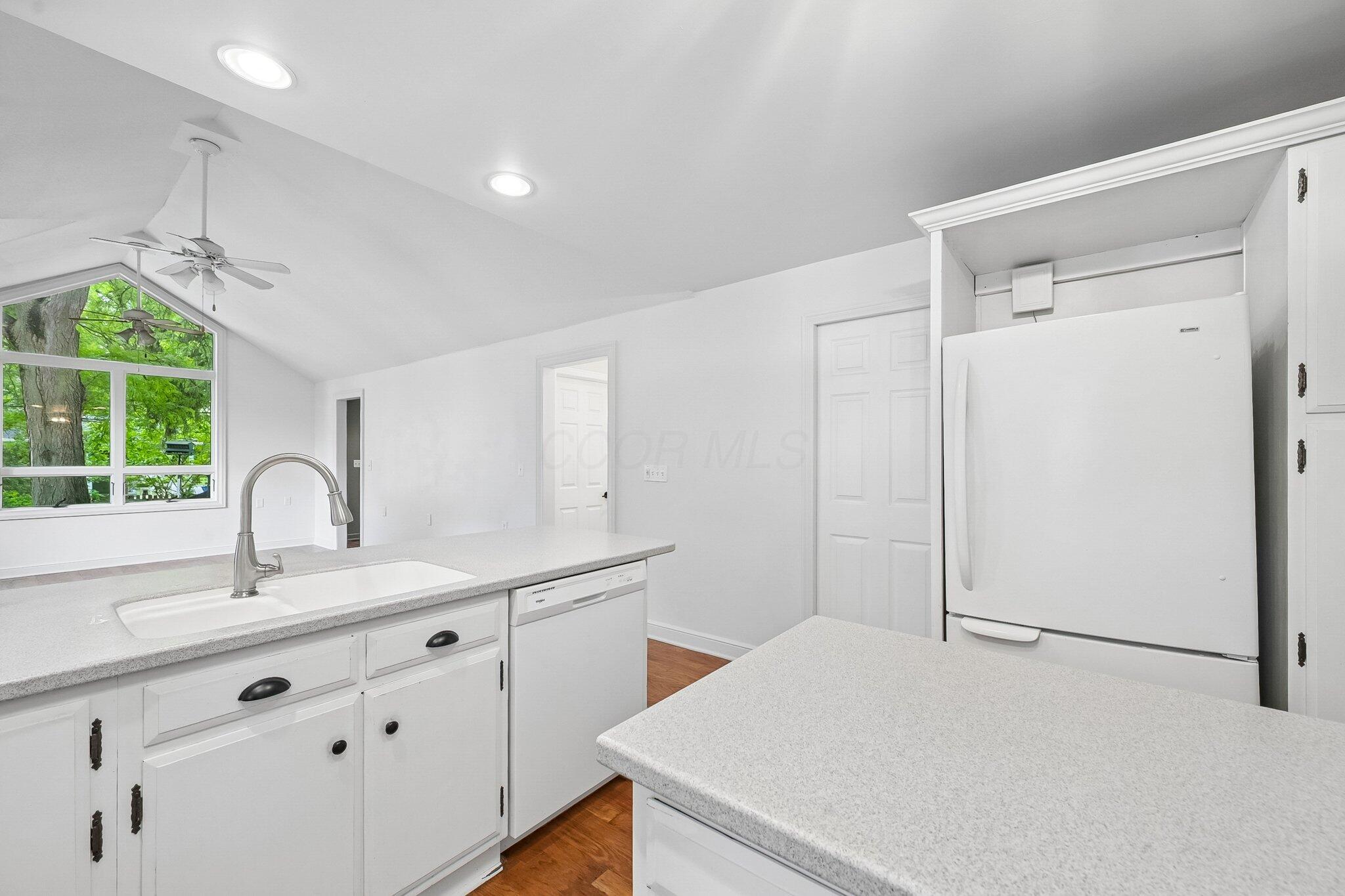 175 West Weisheimer Road Columbus, OH 43214 - Photo 12 of 59