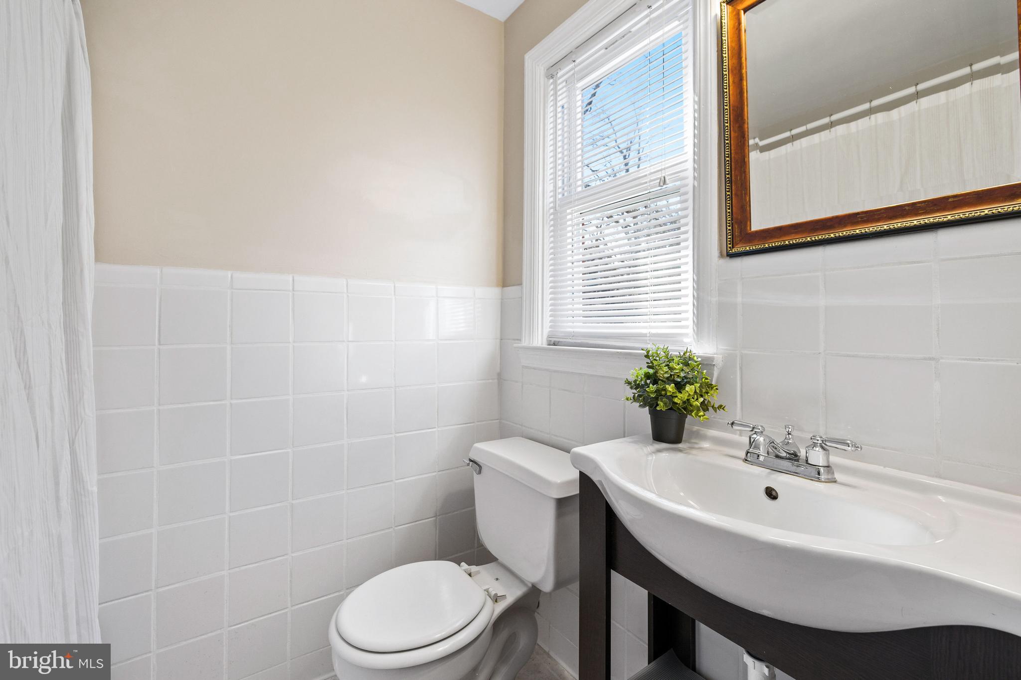 2408 Briarwood Road Baltimore, MD 21209 - Photo 10 of 24 Main Level updated full bath
