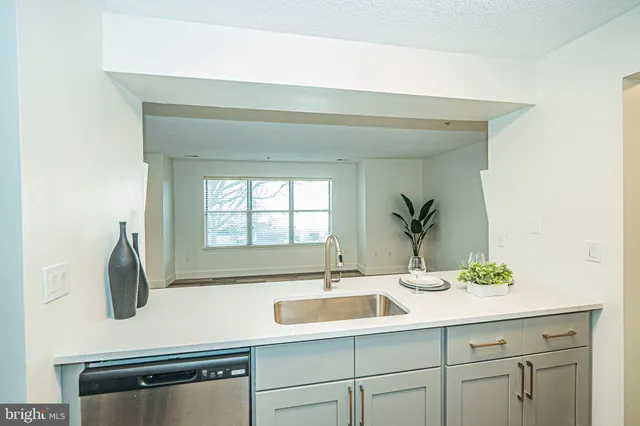 $245,000 | 2600 Camelback Lane, Unit 6, Silver Spring, MD 20906