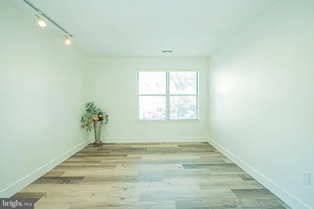 $245,000 | 2600 Camelback Lane, Unit 6, Silver Spring, MD 20906