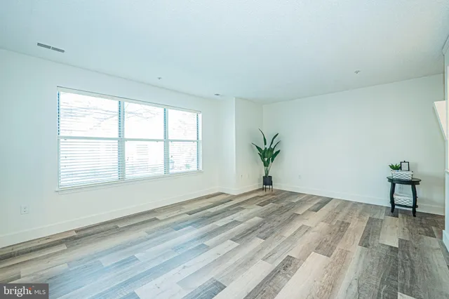 $245,000 | 2600 Camelback Lane, Unit 6, Silver Spring, MD 20906