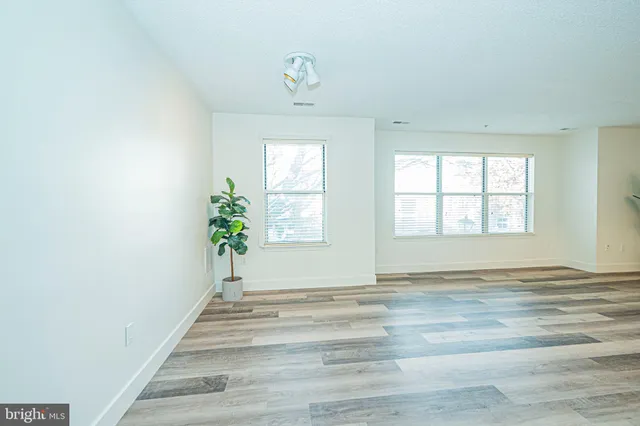 $245,000 | 2600 Camelback Lane, Unit 6, Silver Spring, MD 20906