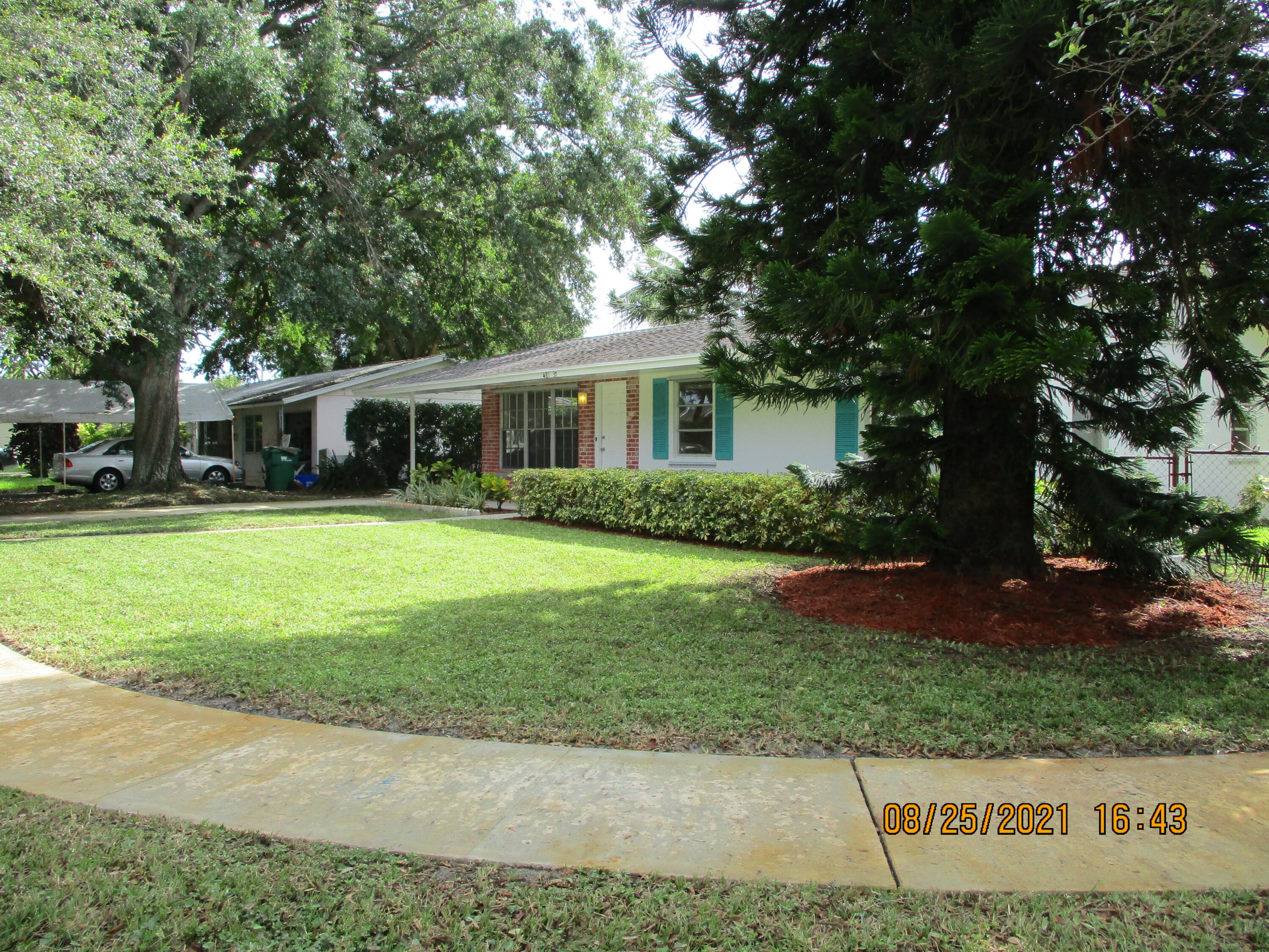 481 West 37th Street Riviera Beach, FL 33404 - Photo 6 of 35 IMG_0677