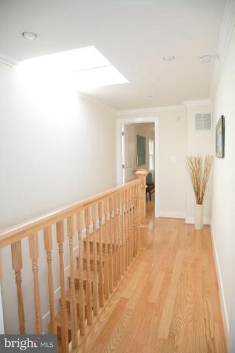 308 9th Street Southeast Washington, DC 20003 - Photo 8 of 18 Bright & airy hallway