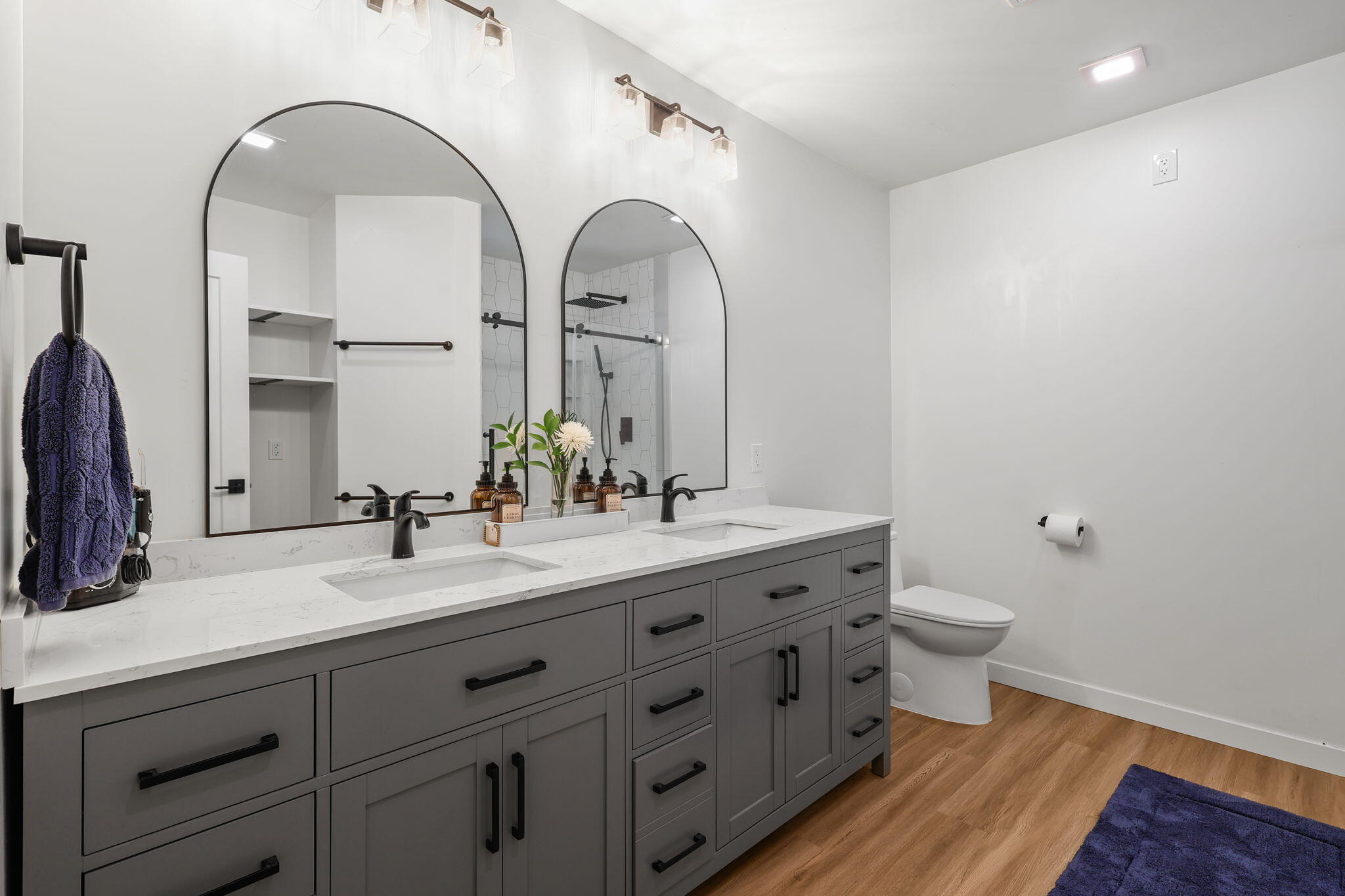 7128 Happy Valley Road Anderson, CA 96007 - Photo 29 of 48 Master Bathroom