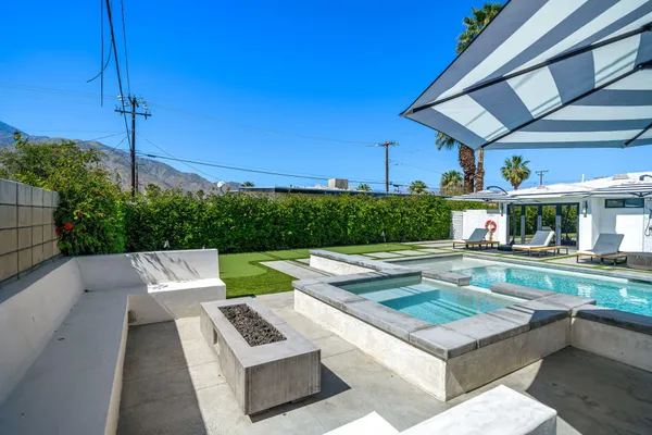 a view of an house with backyard swimming pool and outdoor seating