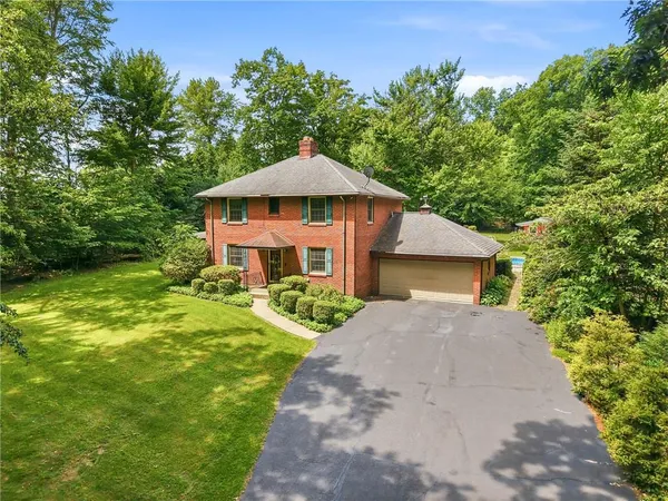 $540,000 | 401 Robertson Road, Hermitage, PA 16148