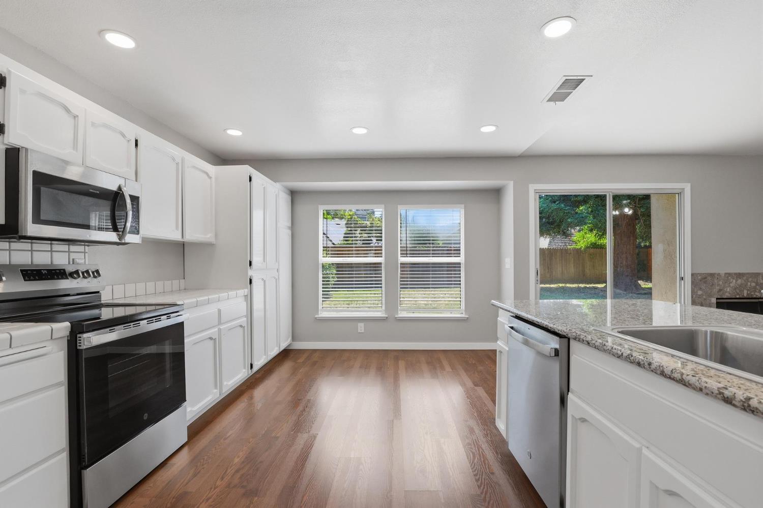 620 Teesdale Road Yuba City, CA 95991 - Photo 9 of 48 Entering Freshly Updated Kitchen