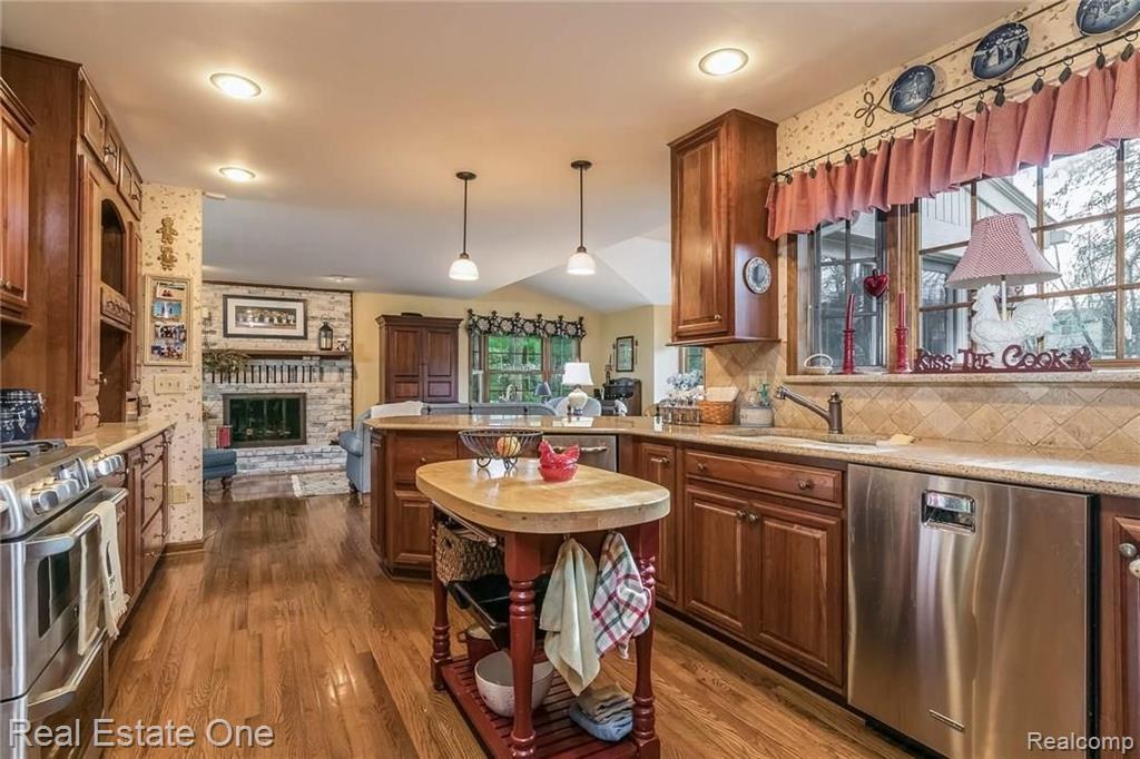 764 Leinster Road Rochester Hills, MI 48309 - Photo 14 of 46