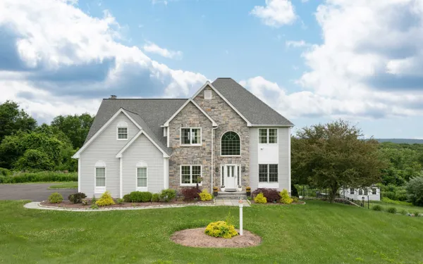 $895,000 | 557 Upper Grassy Hill Road, Woodbury, CT 06798