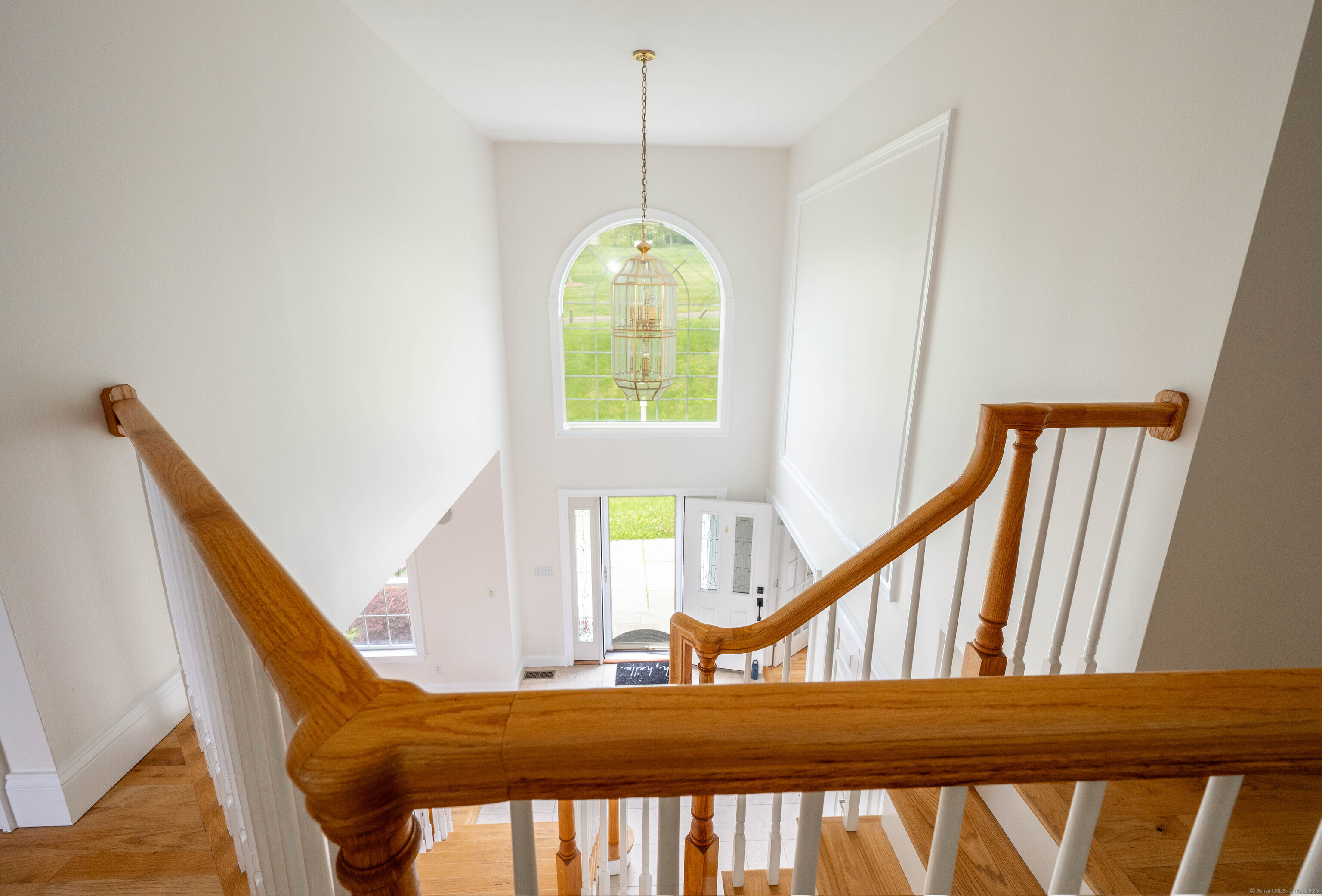 557 Upper Grassy Hill Road Woodbury, CT 06798 - Photo 14 of 40 a view of entryway