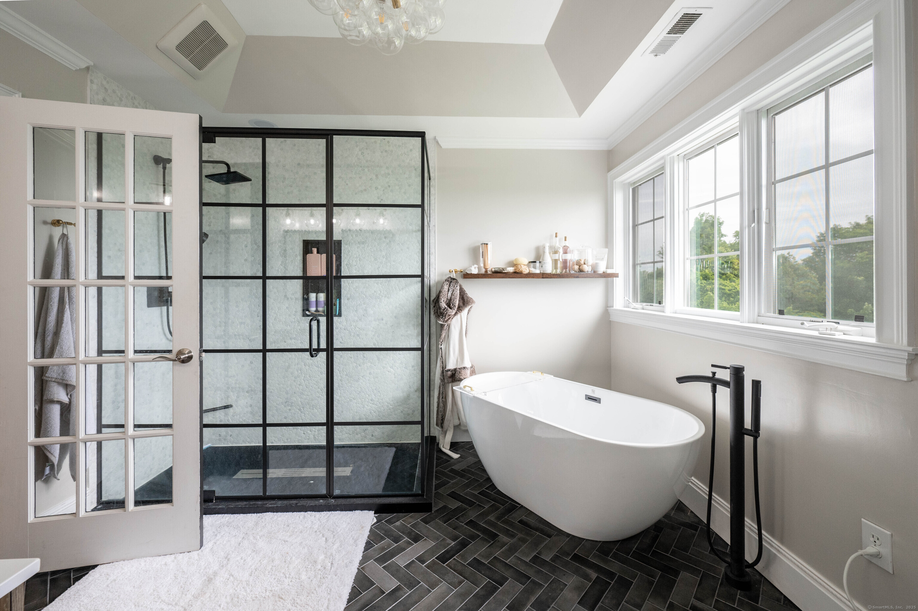 557 Upper Grassy Hill Road Woodbury, CT 06798 - Photo 21 of 40 a spacious bathroom with a bathtub and window