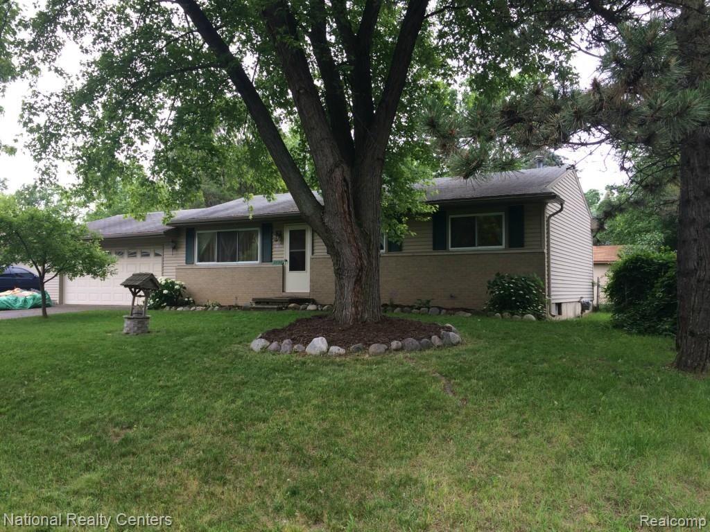 2130 Benstein Road Walled Lake, MI 48390 - Photo 2 of 18 2015-07-01 13.02