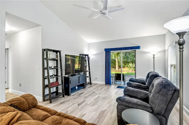 $400,000 | 535 Valencia Circle Southwest, Vero Beach, FL 32968