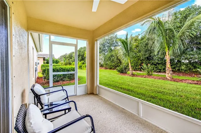 $400,000 | 535 Valencia Circle Southwest, Vero Beach, FL 32968