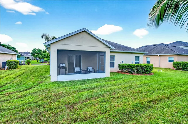 $400,000 | 535 Valencia Circle Southwest, Vero Beach, FL 32968
