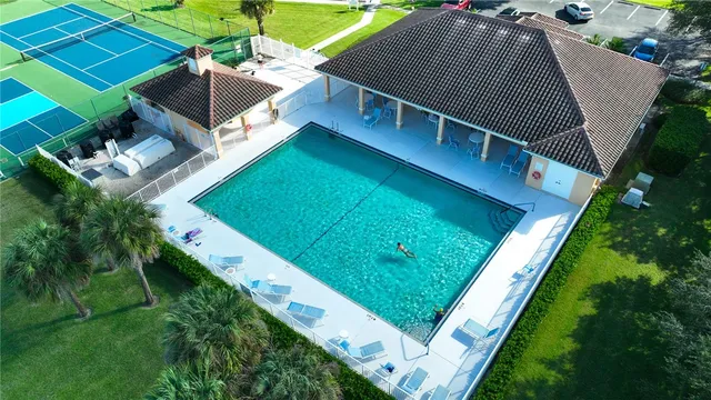 $400,000 | 535 Valencia Circle Southwest, Vero Beach, FL 32968