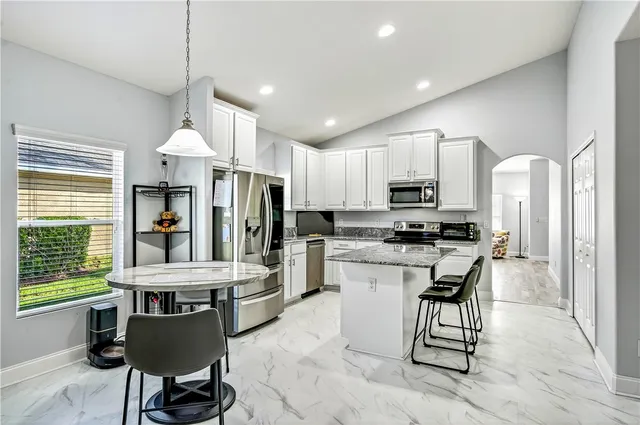 $400,000 | 535 Valencia Circle Southwest, Vero Beach, FL 32968