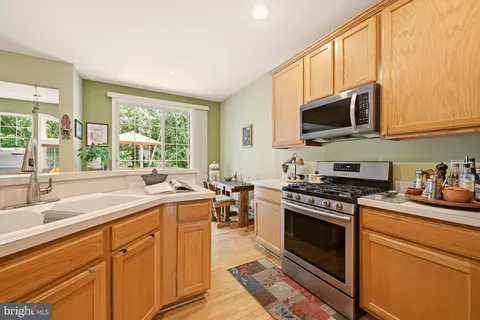 $825,000 | 4093 Oak Village Landing, Fairfax, VA 22033