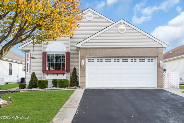 a view of a house with a yard and garage