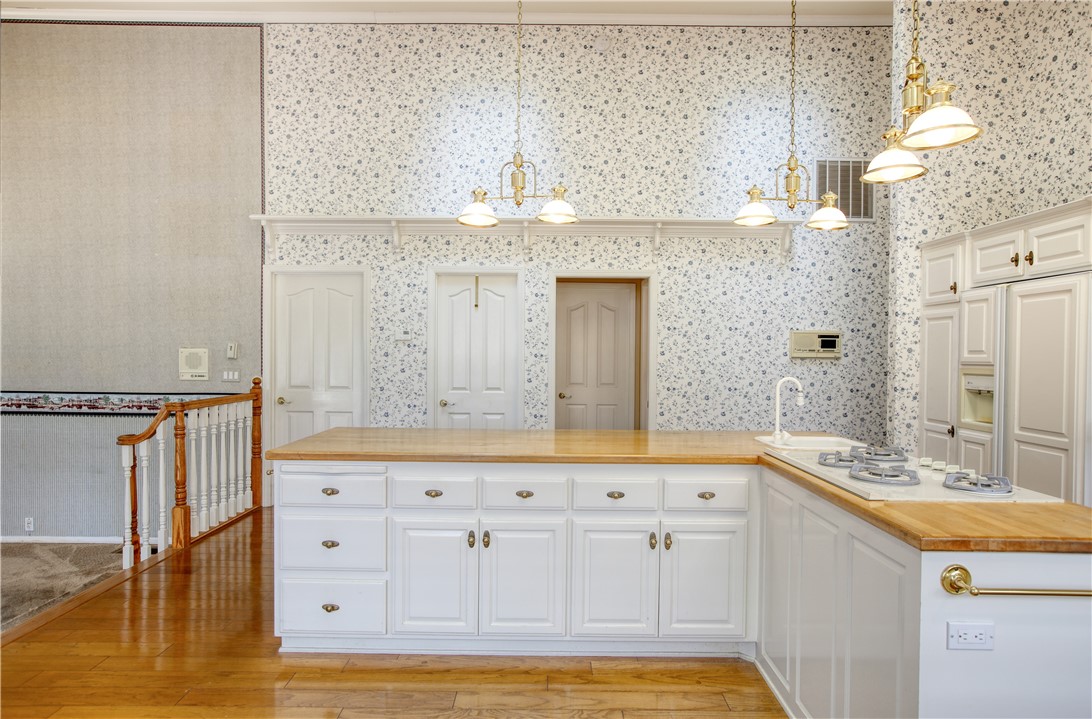 350 Corbett Canyon Road Arroyo Grande, CA 93420 - Photo 28 of 66 a bathroom with a sink a mirror and a bathtub
