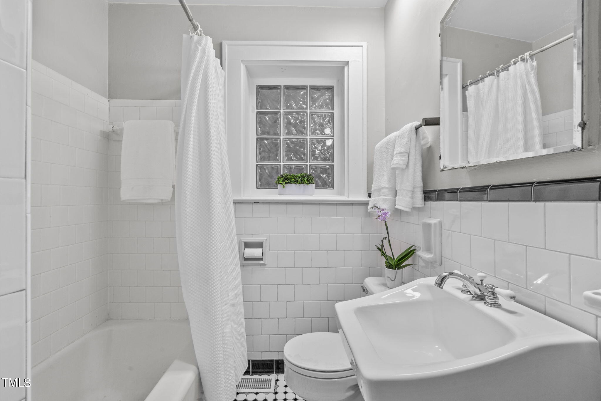 2704 Barmettler Street Raleigh, NC 27607 - Photo 17 of 32 A (13 of 25)