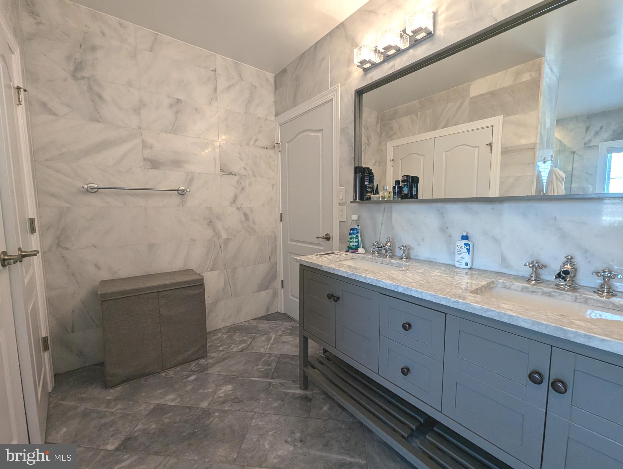 3300 Pietro Way Philadelphia, PA 19145 - Photo 38 of 44 master bath