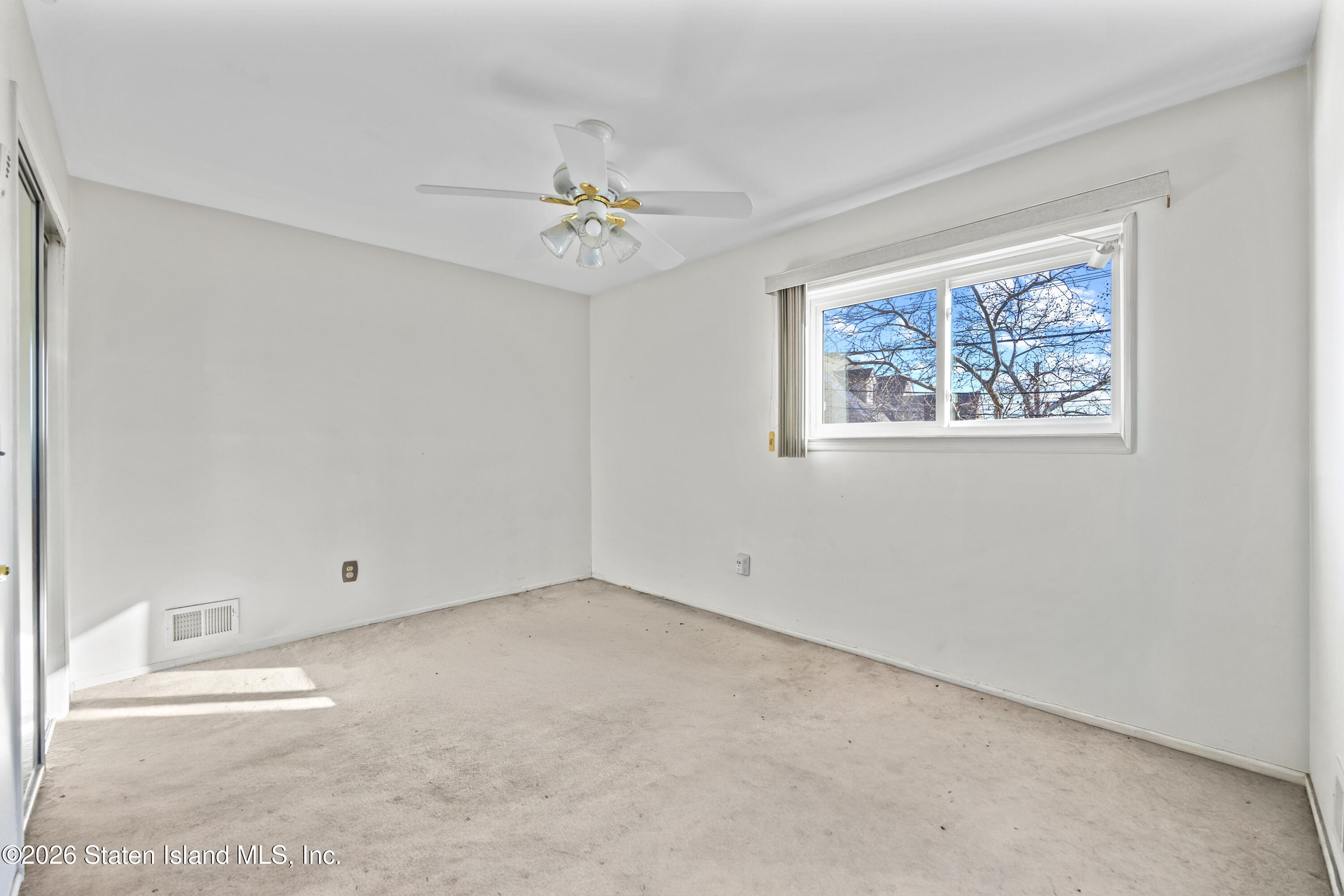 911 West Fingerboard Road Staten Island, NY 10304 - Photo 15 of 30 15