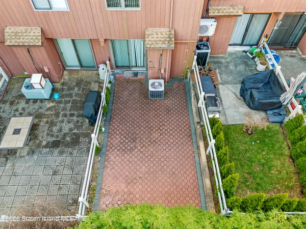 $619,000 | 911 West Fingerboard Road | Grasmere
