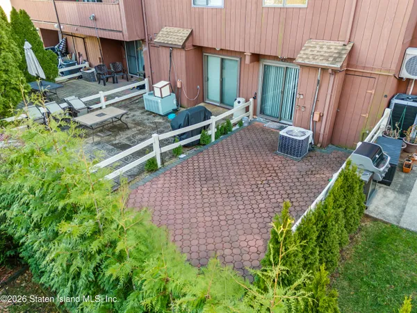 $619,000 | 911 West Fingerboard Road | Grasmere