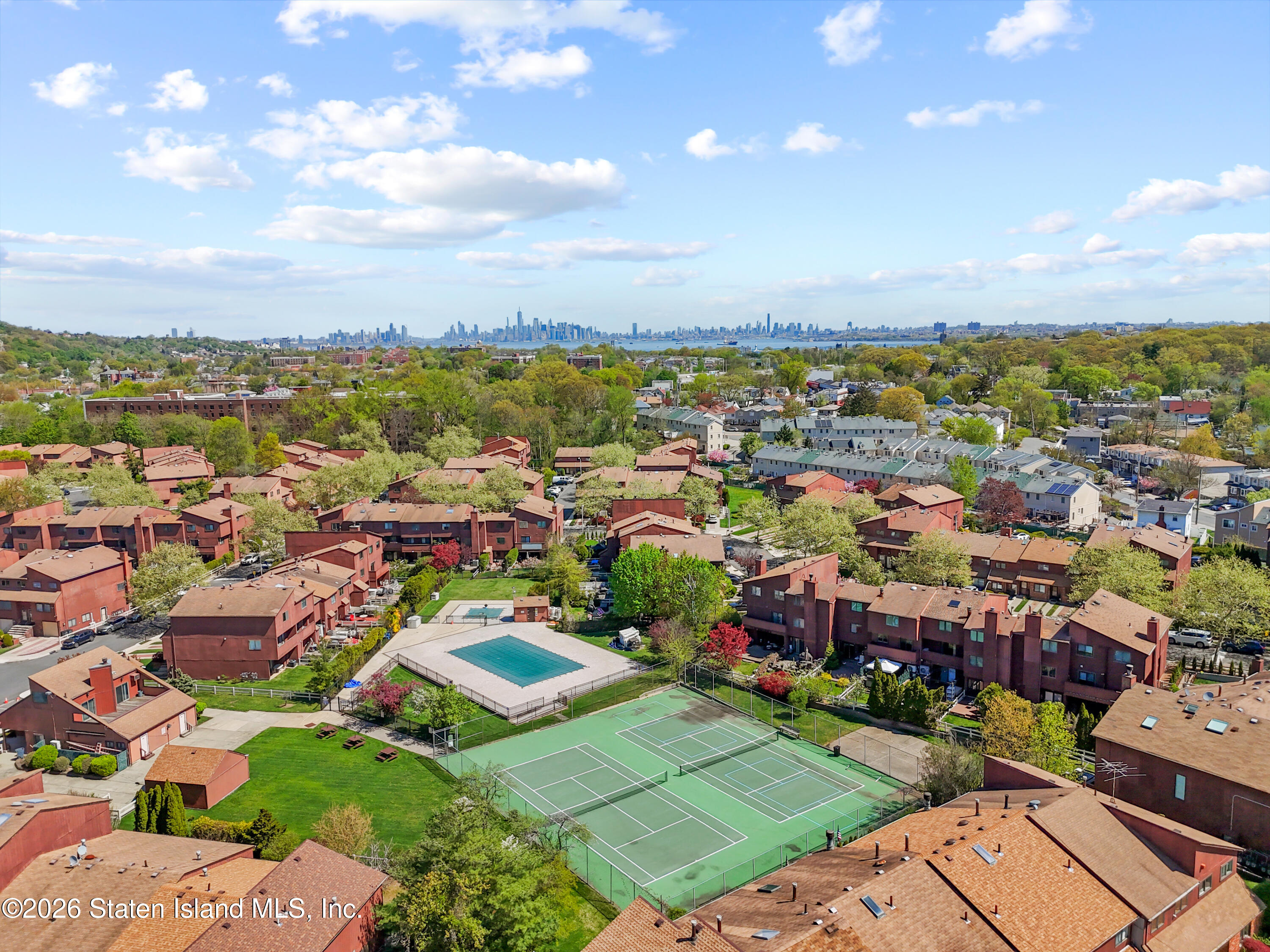 911 West Fingerboard Road Staten Island, NY 10304 - Photo 25 of 28 31