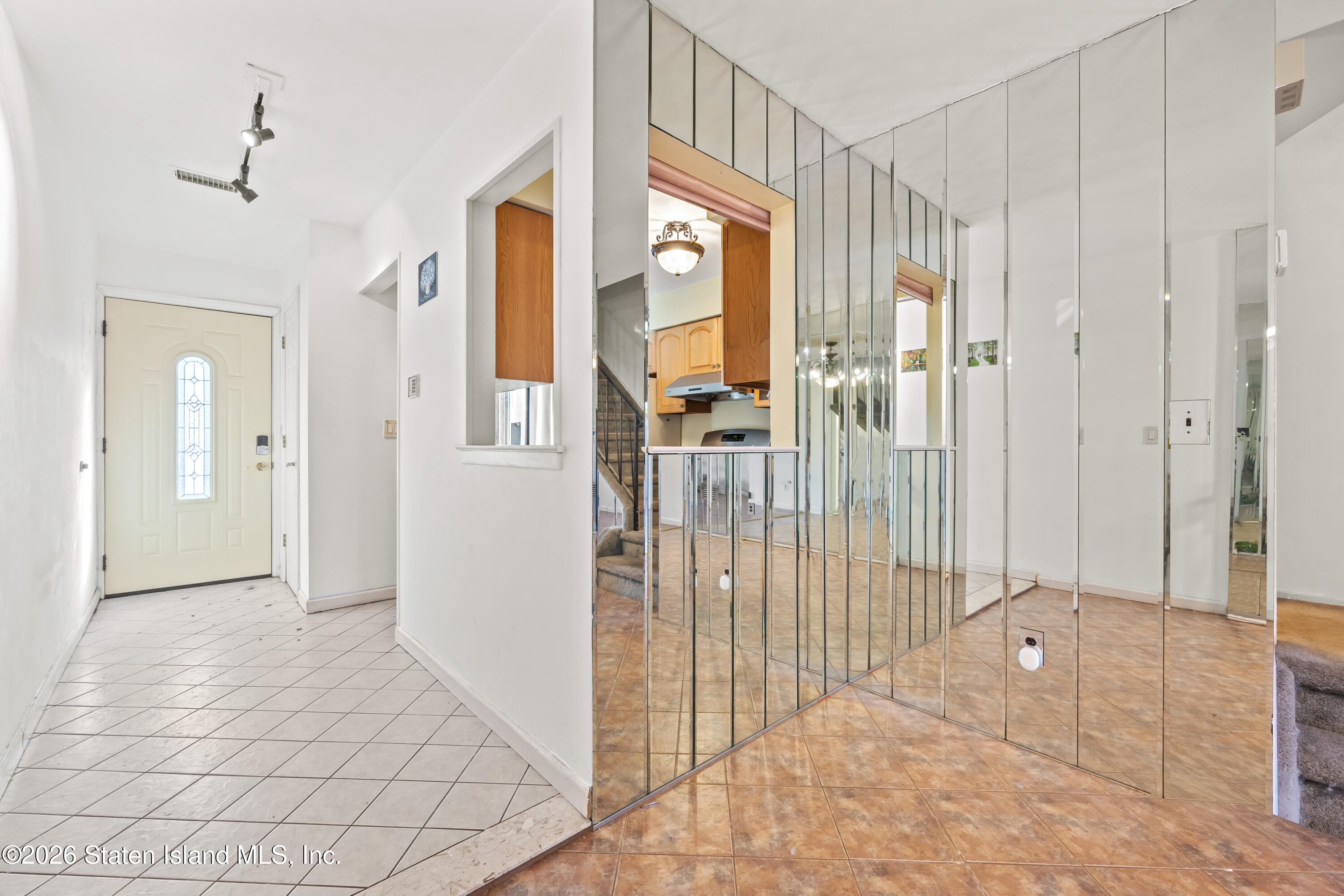 911 West Fingerboard Road Staten Island, NY 10304 - Photo 3 of 30 3