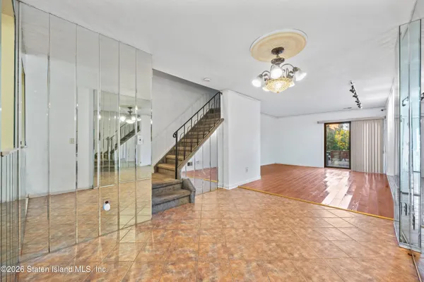 $619,000 | 911 West Fingerboard Road | Grasmere