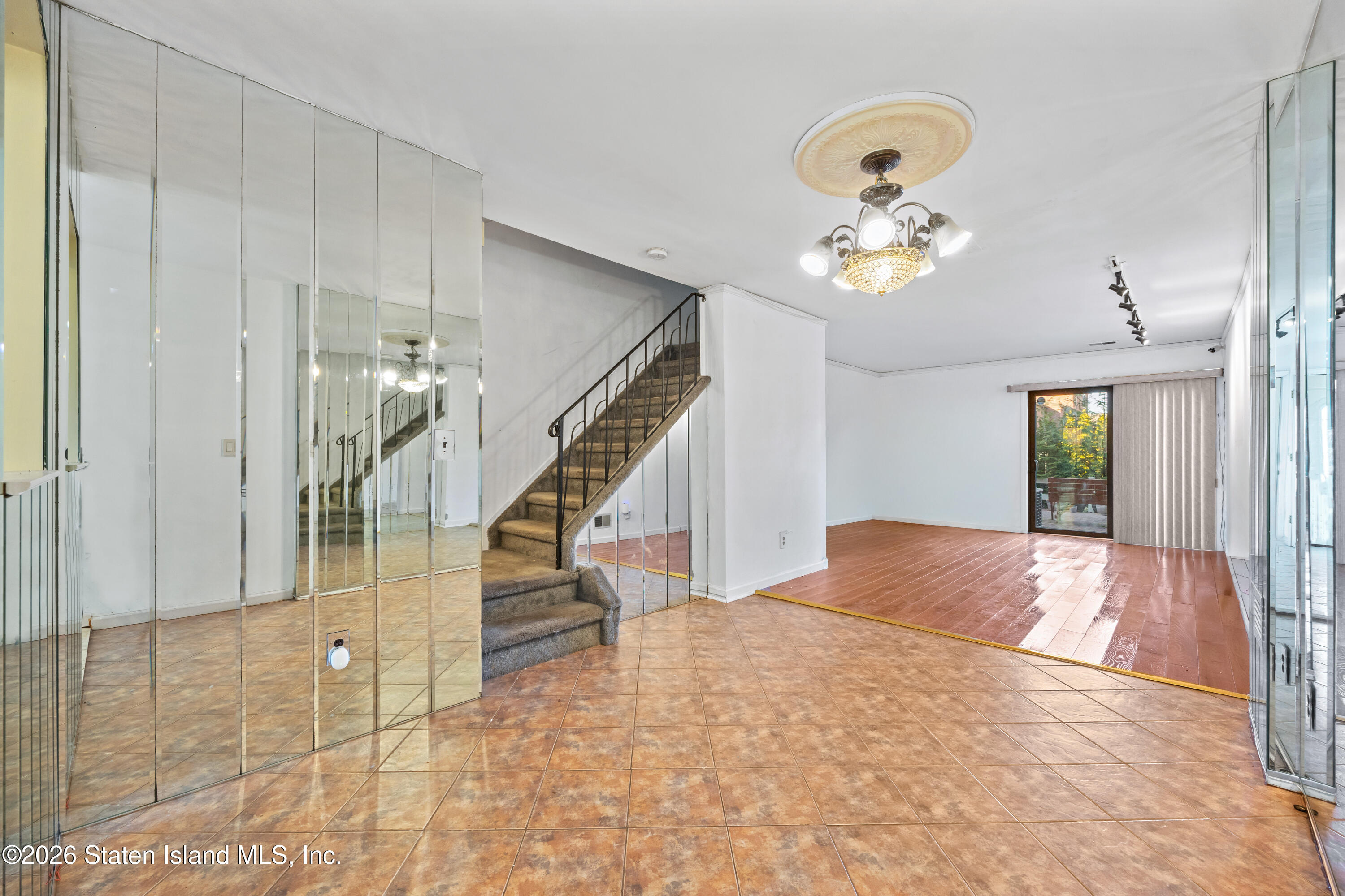 911 West Fingerboard Road Staten Island, NY 10304 - Photo 4 of 30 4