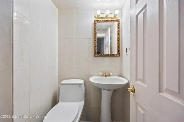 $619,000 | 911 West Fingerboard Road | Grasmere