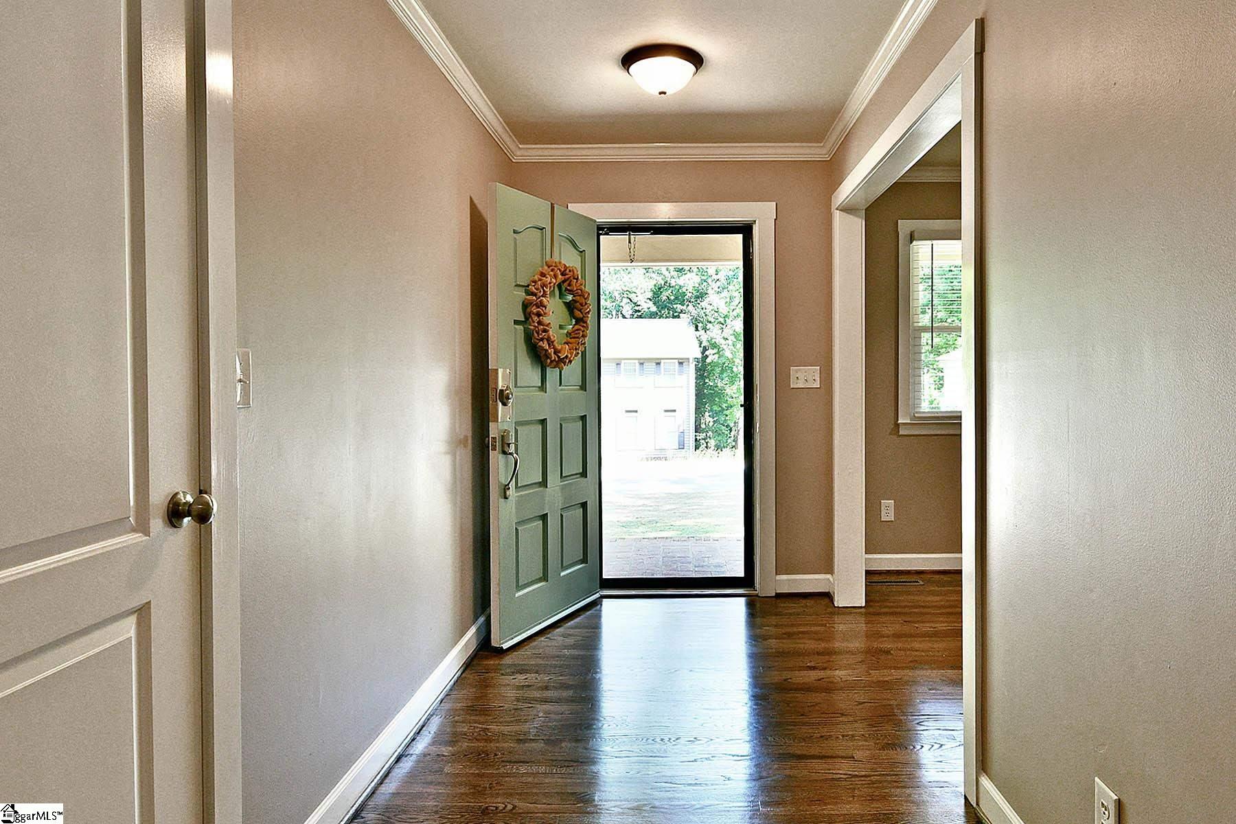 114 Wallingford Road Greenville, SC 29609 - Photo 4 of 35 Gallery Image 4